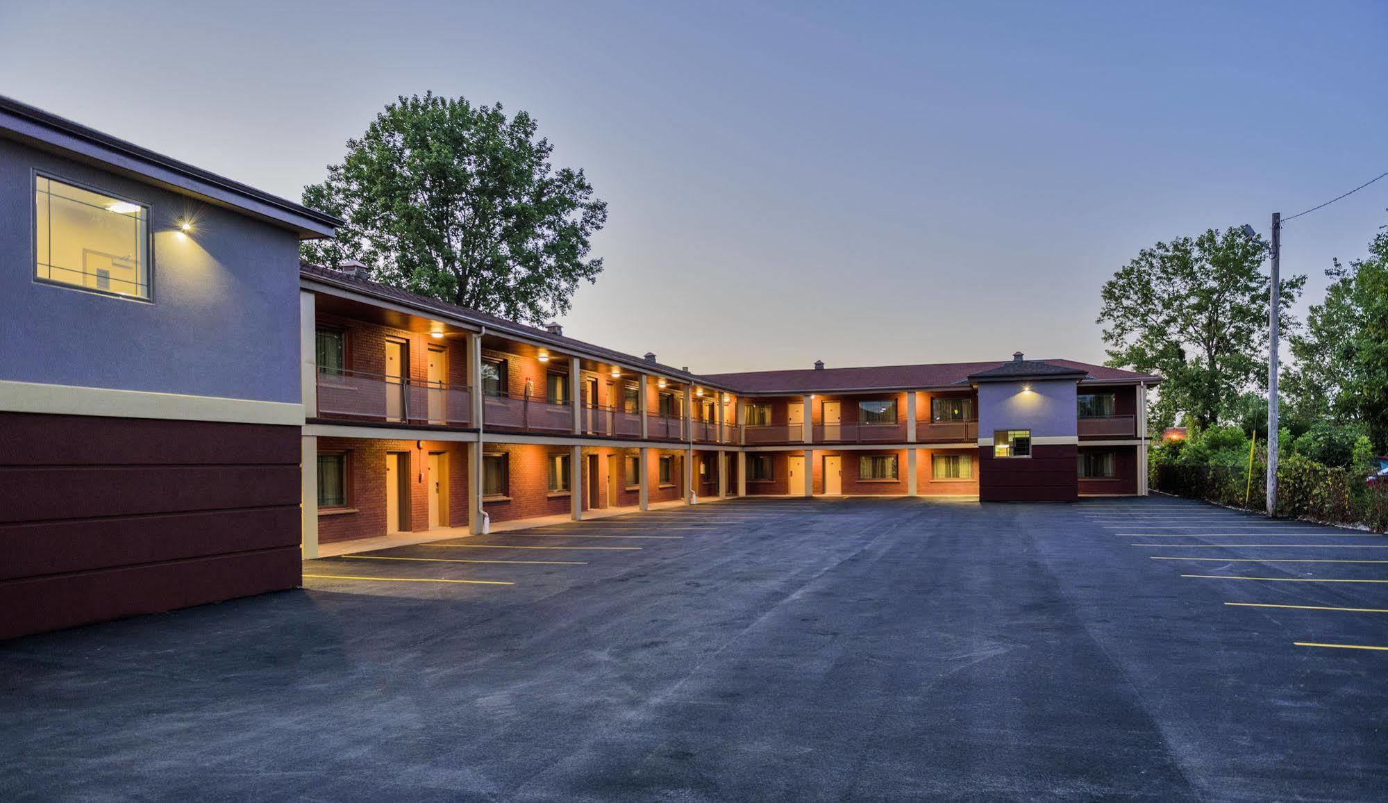 Aarya Hotel By Niagara Fashion Outlets Niagara Falls Exterior photo